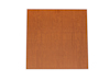 Formplywoodskiva med jämn brun yta och diskret träådring, fyrkantig format.