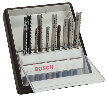 Sticksågblad i en öppen plastförpackning med Bosch-logotyp, innehållande flera blad för trä och metall.