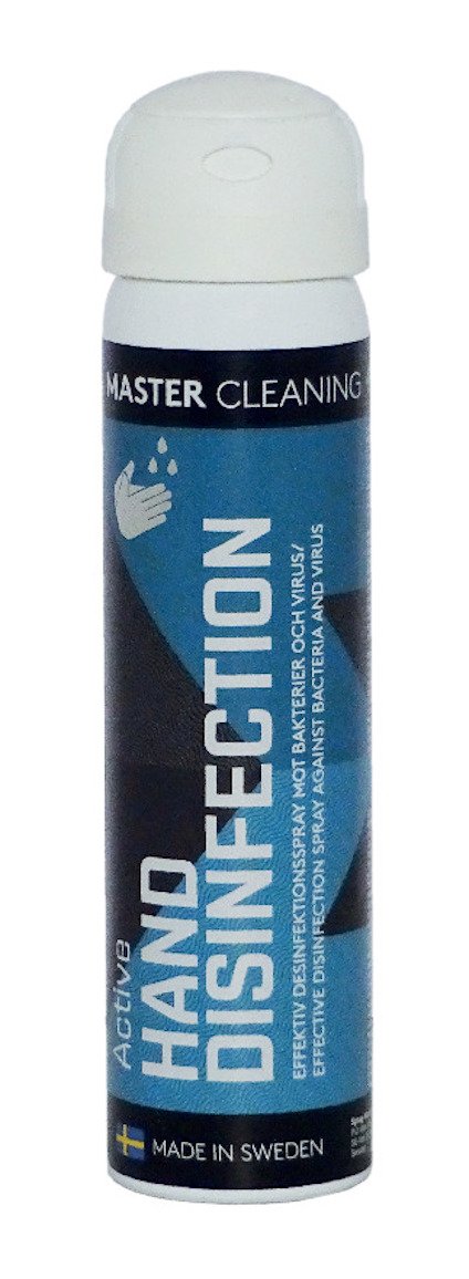 Sprayflaska med etiketttext: "Master Cleaning Active Hand Disinfection." Vit kork, blå etikett och svensk flagga längst ner.