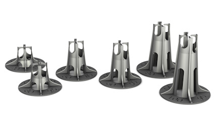 Flera grå plastdistanshållare i olika storlekar med cirkelformade baser och vertikala stödkonstruktioner.