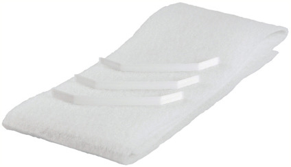 Rektangulär vit luftfiltermatta med tre tillhörande remsor ovanpå.