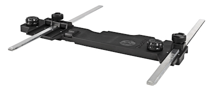 Svart adapter med metallstänger och justerbara vred, för användning med styrskena.