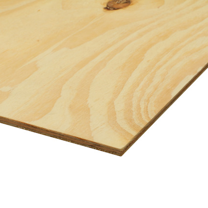 Ljusa plywoodskivor med träådring och en jämn yta, fotat från sidan. Inga ytterligare detaljer framgår.