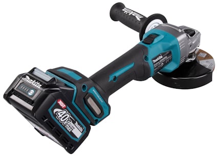 Vinkelslip med 40V batteri och sidhandtag, märkt "Makita".