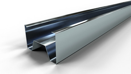Metallprofil med U-formad design, mot svart bakgrund.