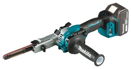 En sladdlös bandslip från Makita med en kompakt design och ett avsmalnande slipband.