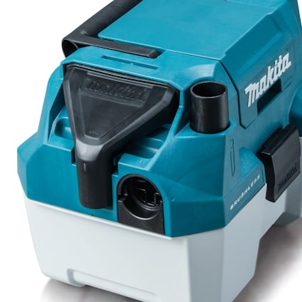 Blå och vit Makita bärbar dammsugare med svart handtag och borstlös motor.
