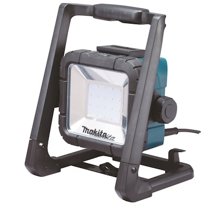Portabel arbetslampa med LED-lampor, bärhandtag och stödben. Märkt med texten "Makita".