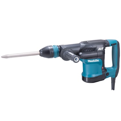 Blå och svart bilningshammare från Makita med ett handtag, verkar ha en spetsmejsel. Märkt med "AVT".