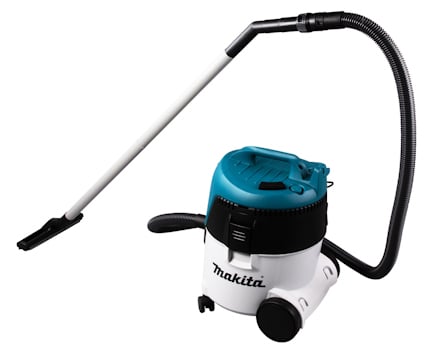 Dammsugare med blått och vitt hölje, slang och rör. Text "Makita" synlig på sidan.