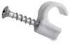 Vit plastclips med inskjuten metallskruv, används för att fixera kablar eller ledningar.