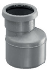 Grå plastkoppling med förminskning och rundad form, designad för röranslutningar.