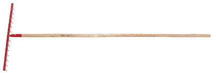 Röd anläggningskratta med trähandtag och flera tänder i metall.