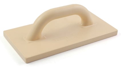 Rektangulär plastbräda med handtag, beige färg. Vattenmärkt text synlig på ytan.