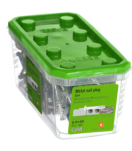 Plastförpackning med grönt lock innehållande metallspikpluggar 6,0 x 40 mm, 100 st. Text: "ESSVE" och "Metal nail plug".