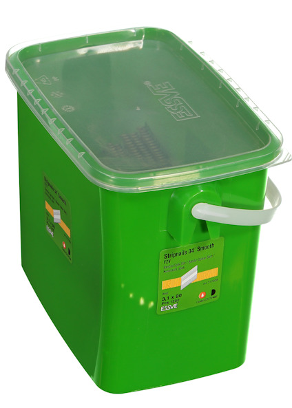 Grön plastbehållare med lock och bärhandtag, märkt "ESSVE" och etikett med produktinformation.