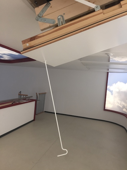 MANÖVERSTÅNG TILL VINDSTRAPPA