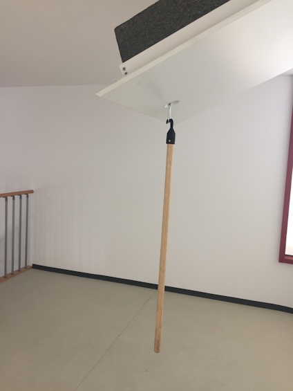 MANÖVERSTÅNG TILL VINDSTRAPPA