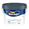 Färgburk från Nordsjö med blått lock och etikett som visar "Master Wood Paint Indoor 40 Semigloss".