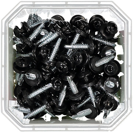 Svartkromade skruvar med brickor i en fyrkantig transparent behållare.